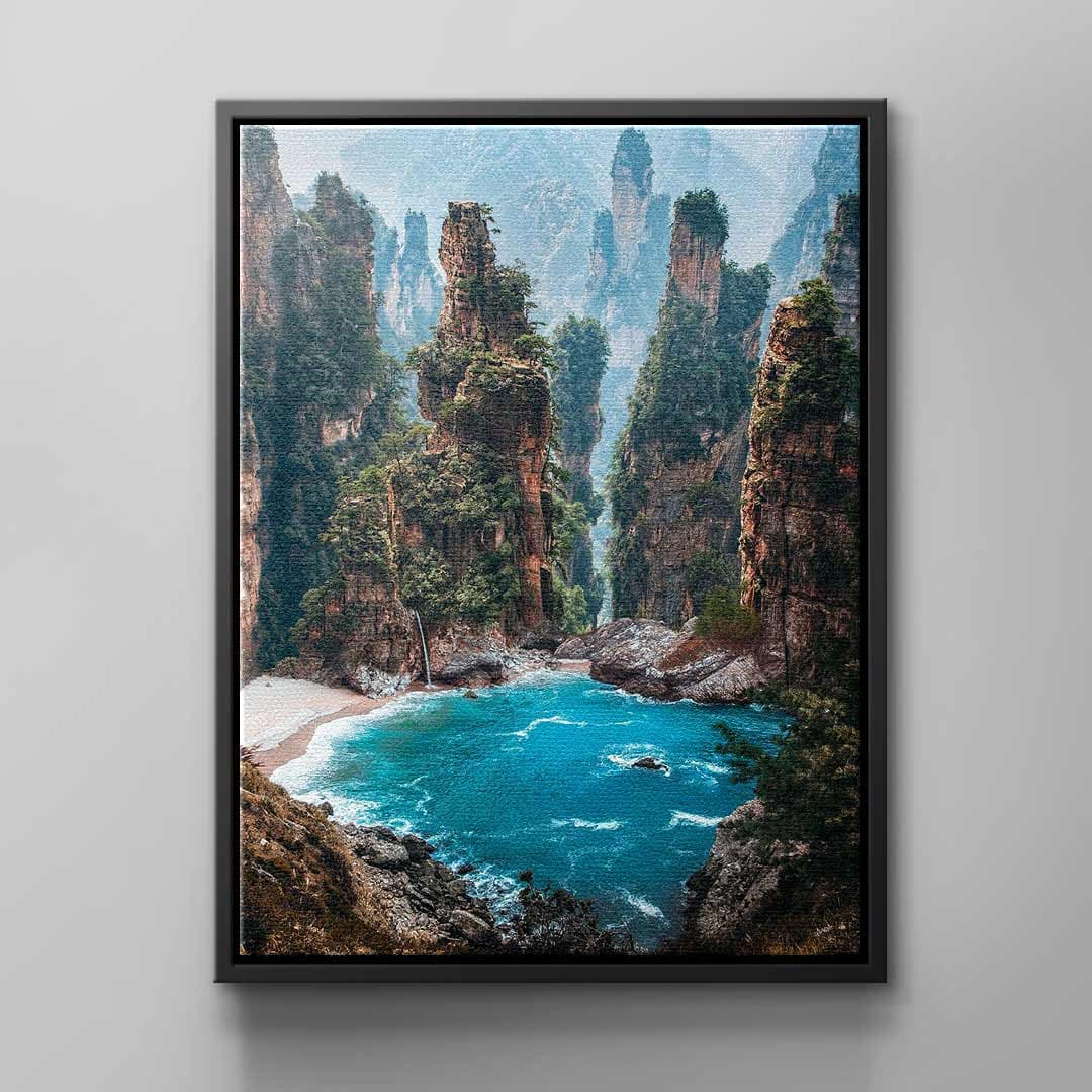 Tablou canvas mare între dealuri verzi – pentru dormitor